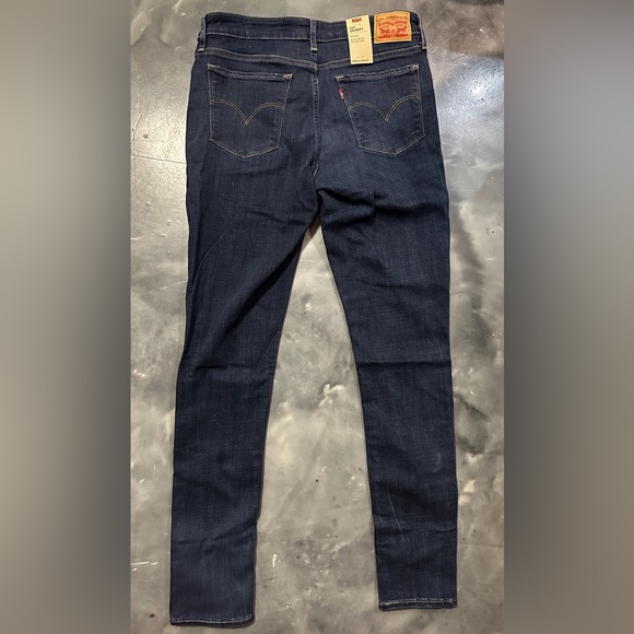NWT Levi’s Women’s 711 Skinny Jeans Dark Wash Mid Rise Size 10 30W 30L - Picture 2 of 3